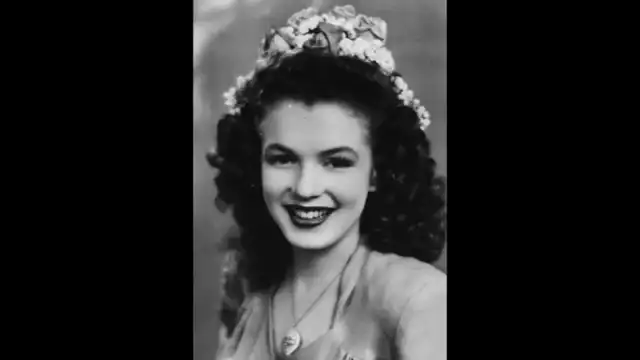 Marilyn Monroe   Tranny in the Wind - MrE