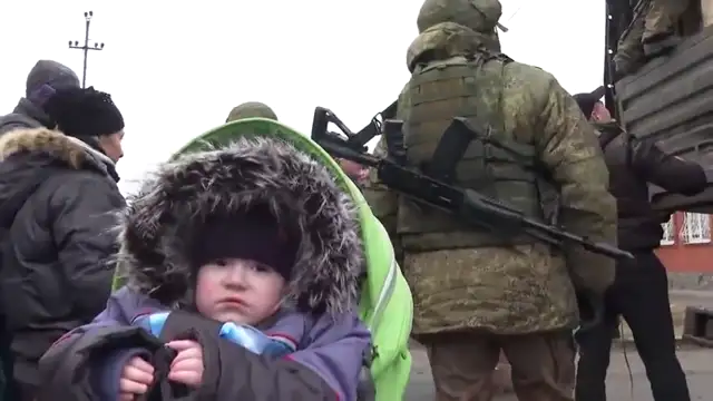 Russian troops providing humanitarian aid and food in many Ukrainian towns after local criminals lo