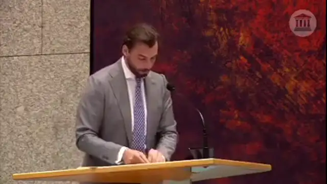 ⁣⁣In Dutch parliament
