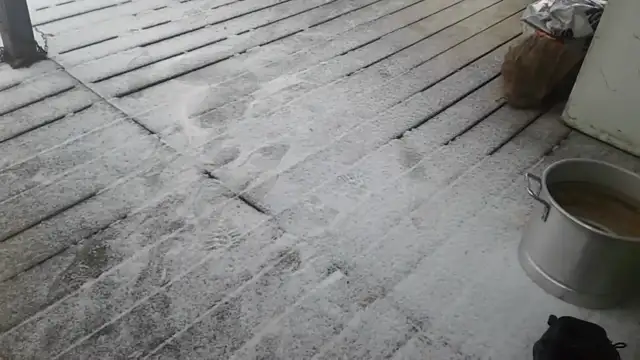 Mox Vlog-[3]Its snowing but still warning