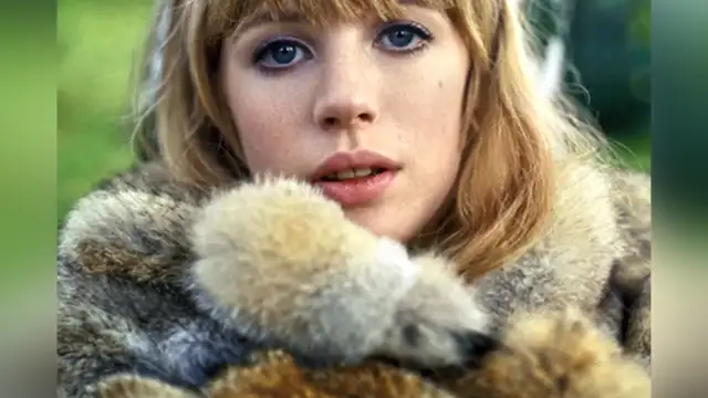 Marianne Faithfull 🎵 Broken English